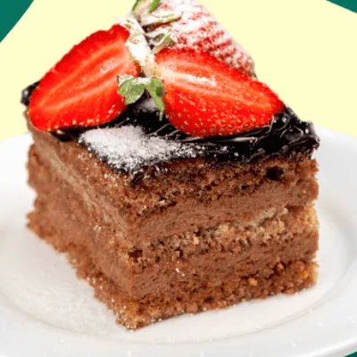 Bolo de chocolate com morangos